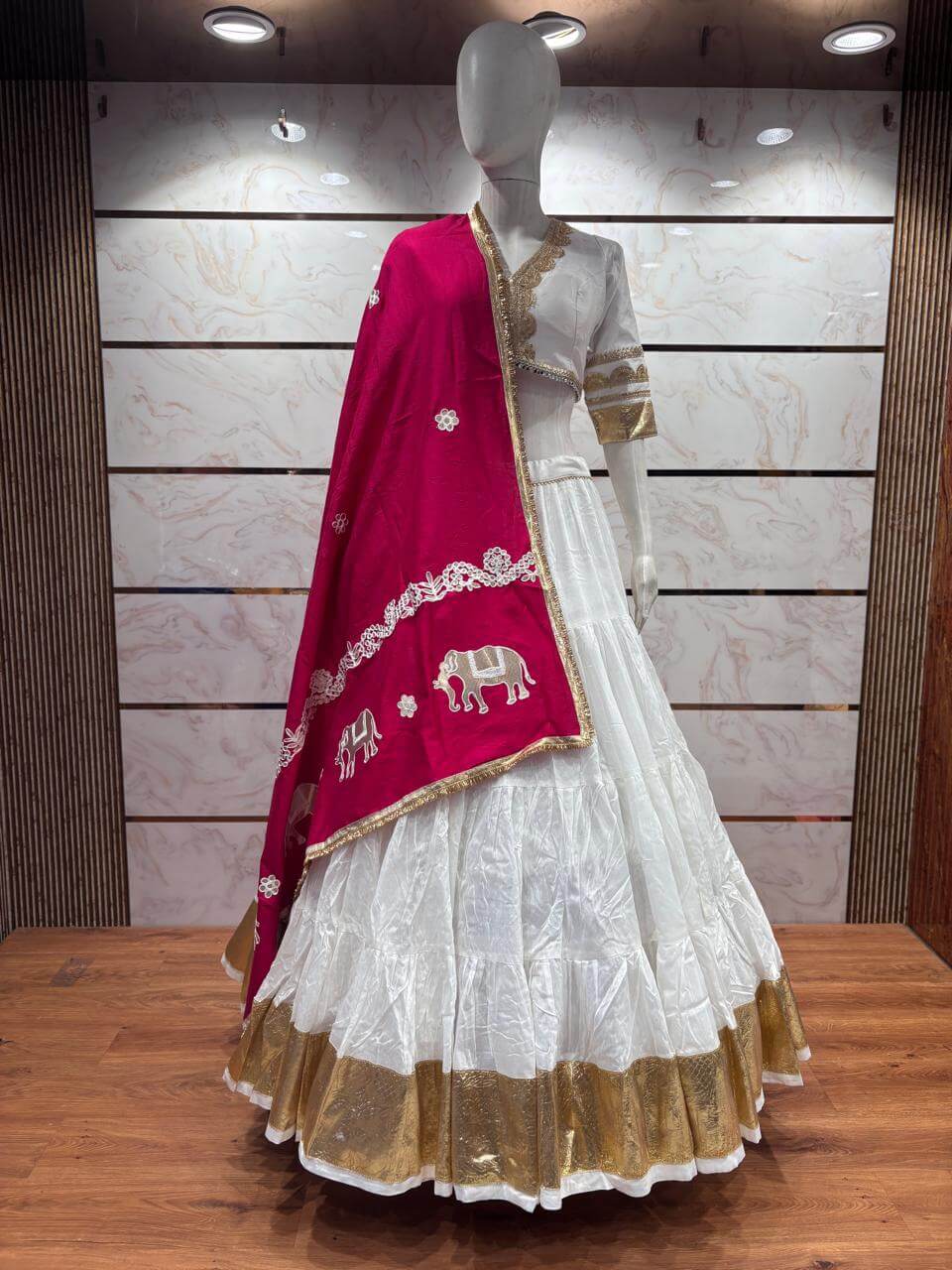 Laal Gulaal Gamathi Glory Lehenga